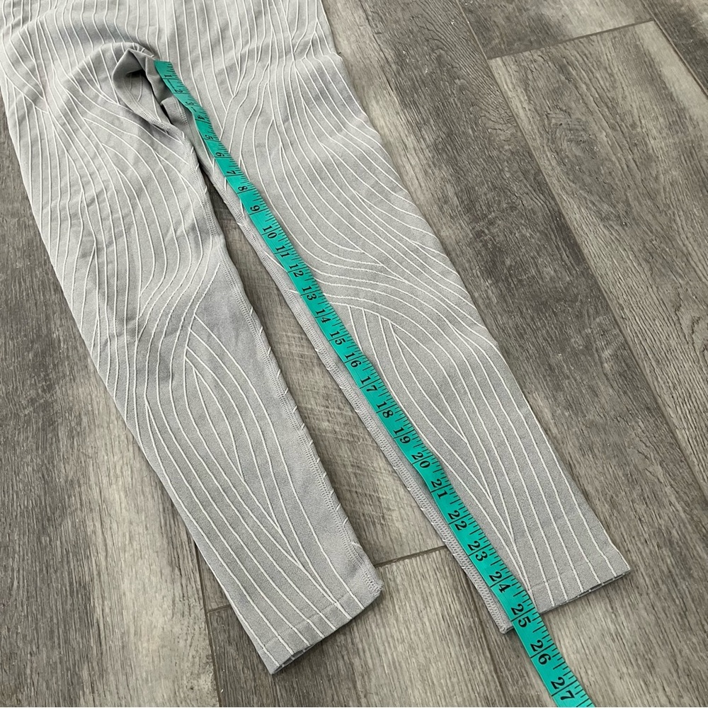 Fabletics Seamless High-Waisted Linework Leggings. - Picture 14 of 14